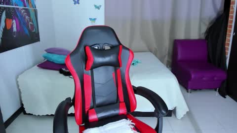 LunoxLili online show from November 22, 2025, 3:49 am