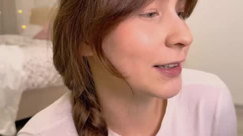 Snapshot of lunoria chatting on December 18, 2025, 11:00 pm lunoria online show from December 18, 2025, 11:00 pm