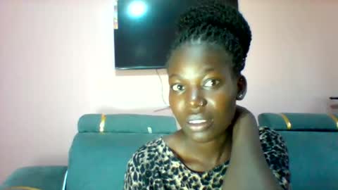 luo_queen online show from April 11, 2026, 4:39 am