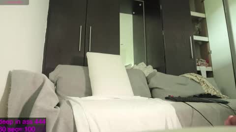 Snapshot of lusciouslipsxx chatting on December 2, 2025, 7:03 am lusciouslipsxx online show from December 2, 2025, 7:03 am