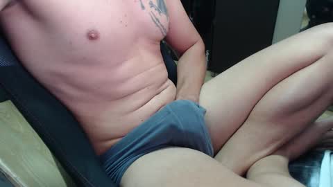 Snapshot of lushboy90 chatting on February 10, 2025, 4:19 am lushboy90 online show from February 10, 2025, 4:19 am