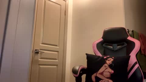 Snapshot of lustforlola chatting on December 8, 2024, 4:57 am LOLA online show from December 8, 2024, 4:57 am