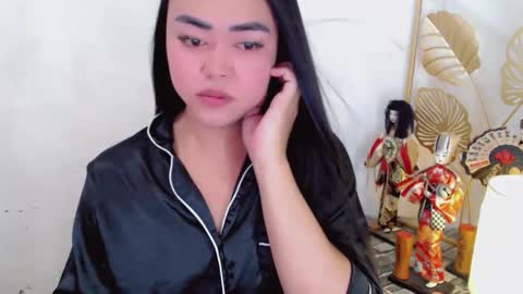 Snapshot of lustfuloffendertrina chatting on May 28, 2026, 3:15 am Trina online show from May 28, 2026, 3:15 am