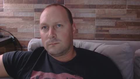 lustonfan online show from April 8, 2026, 2:22 am