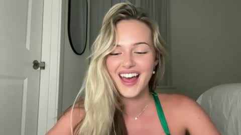 Snapshot of luvaimee chatting on September 21, 2025, 4:03 am Aimee online show from September 21, 2025, 4:03 am