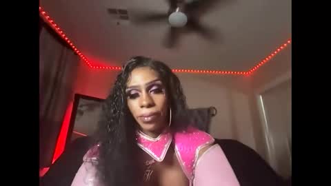 luvvlee online show from November 1, 2025, 12:07 pm