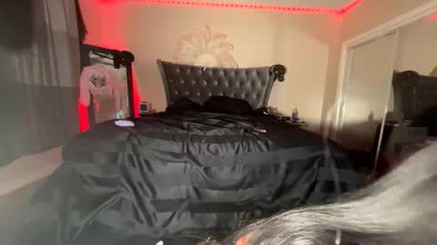 luvvlee online show from March 21, 2026, 12:54 pm