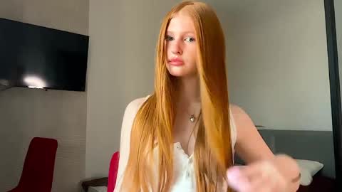 Snapshot of lux_angel chatting on May 28, 2026, 12:19 am lux_angel online show from May 28, 2026, 12:19 am