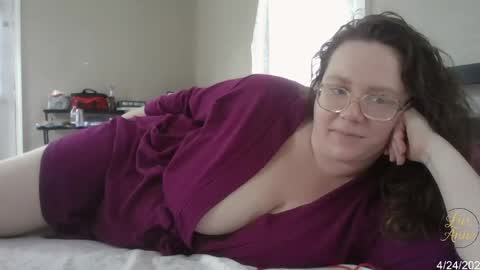 Lux anne online show from April 24, 2026, 3:25 pm