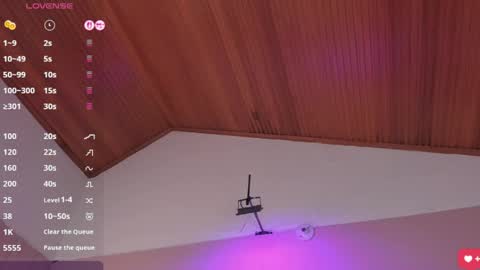 lux_bitchx online show from April 2, 2026, 9:29 am