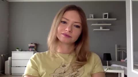 Snapshot of lux_millie chatting on November 2, 2025, 8:06 am Millie online show from November 2, 2025, 8:06 am