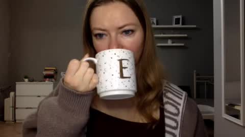 Snapshot of lux_millie chatting on November 16, 2025, 2:55 pm Millie online show from November 16, 2025, 2:55 pm