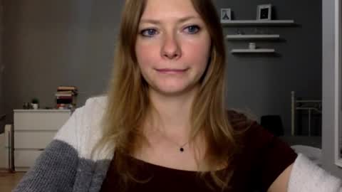 Snapshot of lux_millie chatting on November 20, 2025, 9:58 pm Millie online show from November 20, 2025, 9:58 pm