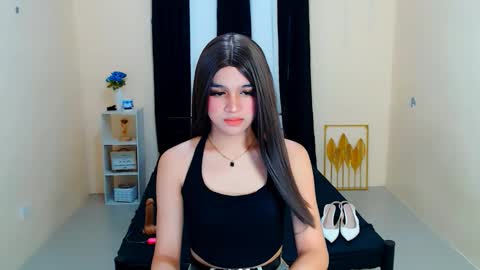 queen lux online show from September 28, 2025, 3:01 am