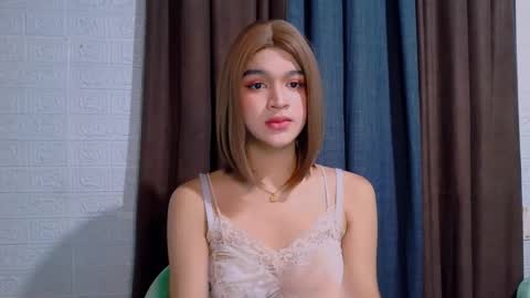 queen lux online show from March 9, 2026, 2:10 pm