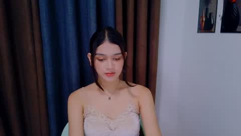 Snapshot of lux_white chatting on July 6, 2026, 3:47 pm queen lux online show from July 6, 2026, 3:47 pm