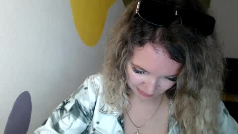 Snapshot of luxdonna chatting on June 17, 2026, 9:45 am Donna online show from June 17, 2026, 9:45 am