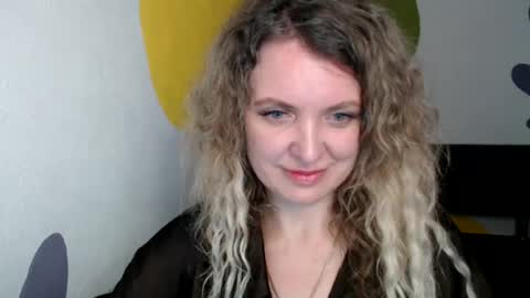 Snapshot of luxdonna chatting on July 7, 2026, 12:42 pm Donna online show from July 7, 2026, 12:42 pm