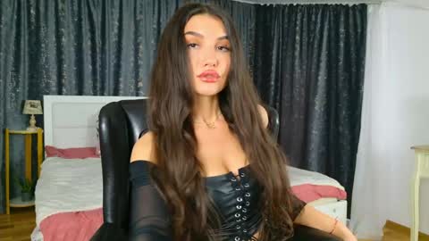 Snapshot of luxqueenstudio chatting on April 22, 2026, 8:39 am KarolinaAlpha online show from April 22, 2026, 8:39 am
