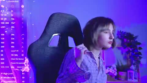 Snapshot of luxrayi chatting on February 15, 2026, 11:30 am Ray online show from February 15, 2026, 11:30 am