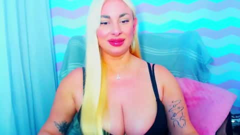 Snapshot of luxuriaaa chatting on June 23, 2026, 5:55 pm Luxuriaa online show from June 23, 2026, 5:55 pm