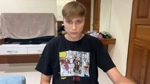 luxury_bob online show from April 19, 2026, 7:16 pm