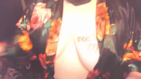 LuxxxInteriorr online show from January 9, 2025, 3:04 am