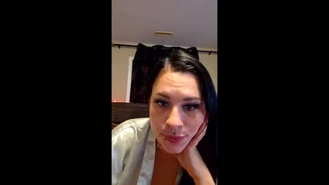 Snapshot of luxxxpiper chatting on December 17, 2025, 8:09 am luxxxpiper online show from December 17, 2025, 8:09 am