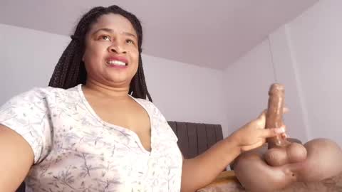 Snapshot of luxy_benet chatting on April 29, 2026, 9:43 pm Big Benet online show from April 29, 2026, 9:43 pm