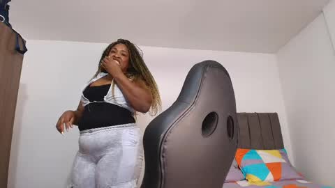 Snapshot of luxy_benet chatting on May 10, 2026, 8:14 pm Big Benet online show from May 10, 2026, 8:14 pm