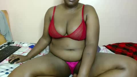 luzremi online show from May 19, 2026, 1:56 am