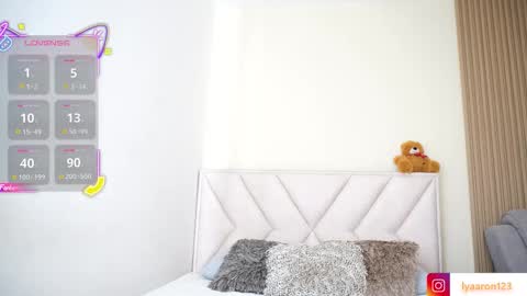 lya_aron_couple online show from December 18, 2025, 7:09 pm