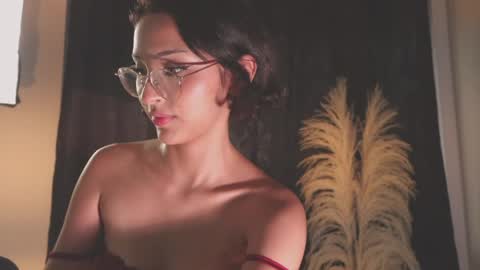 lyalee__ online show from May 16, 2026, 7:56 pm