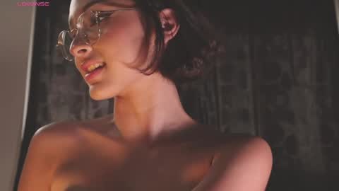 lyalee__ online show from May 19, 2026, 9:32 pm