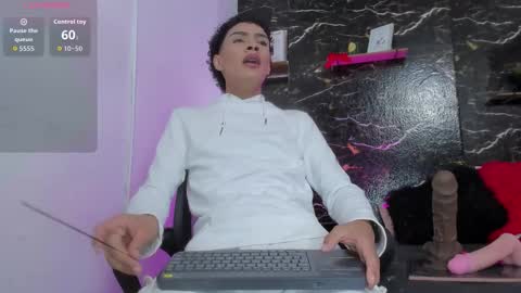 lyan_hots_ online show from November 12, 2025, 11:10 am