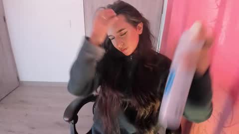 Lyanna online show from December 3, 2025, 1:20 pm