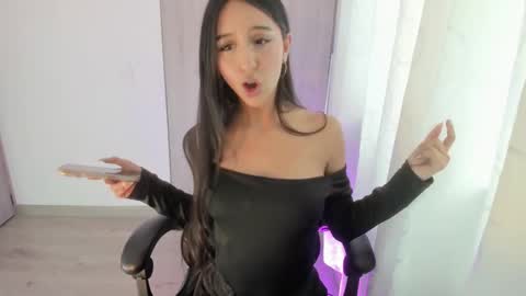 Lyanna online show from December 22, 2025, 1:19 pm