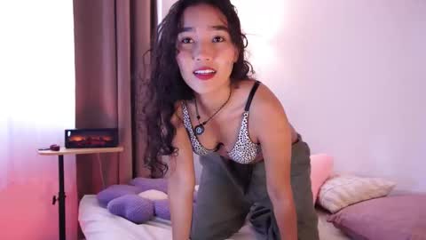 Lyhana Lee online show from December 4, 2025, 1:42 pm