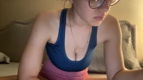 Snapshot of lylajades chatting on December 22, 2025, 5:48 am Olivia online show from December 22, 2025, 5:48 am