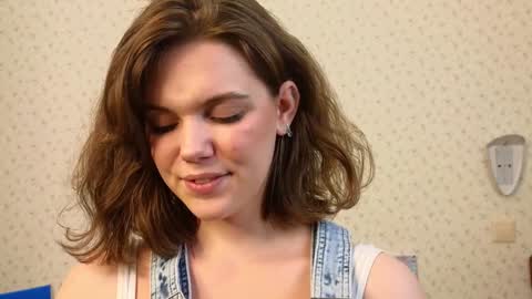 Snapshot of lyle_art chatting on December 2, 2024, 6:52 am hi im Lyle online show from December 2, 2024, 6:52 am