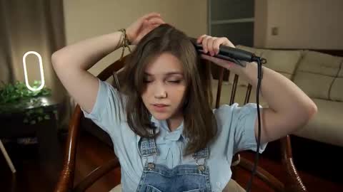 Snapshot of lyle_art chatting on March 1, 2025, 3:05 pm hi im Lyle online show from March 1, 2025, 3:05 pm