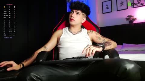 Snapshot of lylebennett_ chatting on April 6, 2026, 10:38 am Lyle Bennett Freelance Model online show from April 6, 2026, 10:38 am