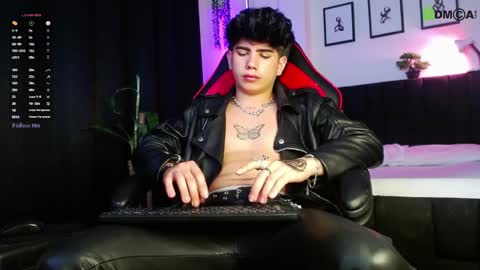 Snapshot of lylebennett_ chatting on April 11, 2026, 1:15 pm Lyle Bennett Freelance Model online show from April 11, 2026, 1:15 pm