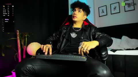 Snapshot of lylebennett_ chatting on June 30, 2026, 10:49 am Lyle Bennett Freelance Model online show from June 30, 2026, 10:49 am