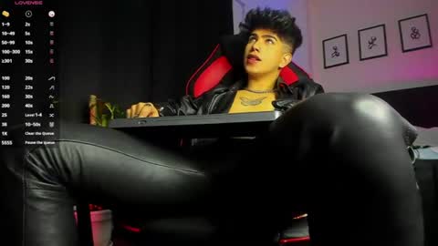 Snapshot of lylebennett_ chatting on July 17, 2026, 3:39 pm Lyle Bennett Freelance Model online show from July 17, 2026, 3:39 pm