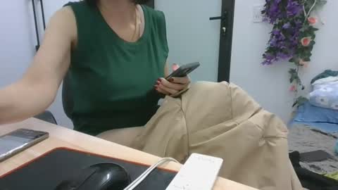 lyli_99 online show from November 21, 2025, 1:54 pm