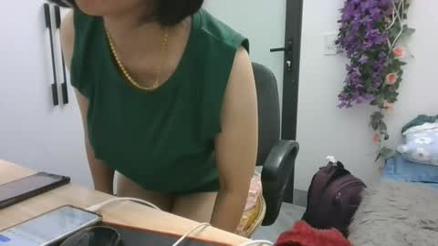lyli_99 online show from November 22, 2025, 5:17 am