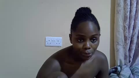 lyn_anna online show from October 20, 2025, 10:05 am