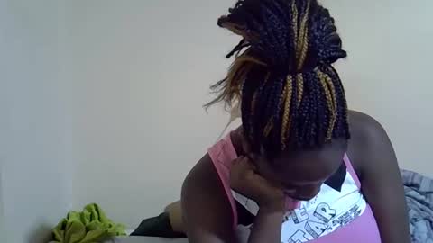 lyn_anna online show from November 4, 2025, 7:02 pm