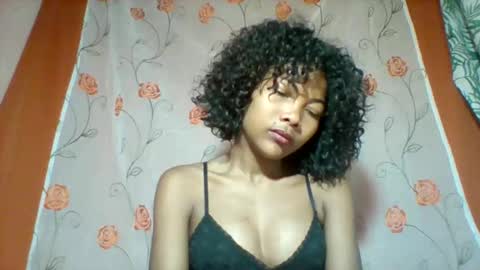 lyndah19 online show from November 24, 2025, 6:46 am